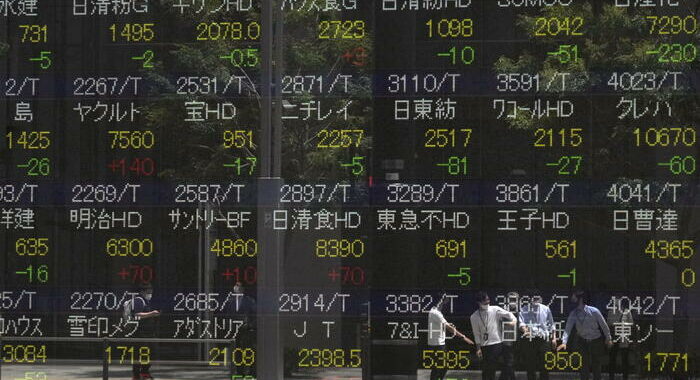 Borsa: Tokyo apre piatta dopo scivolata tech Usa