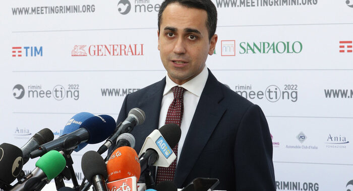 Elezioni: Di Maio, Reddito va modificato, non abolito