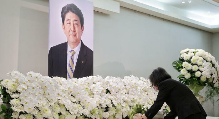 Giappone: si dimette capo della polizia per assassinio Abe