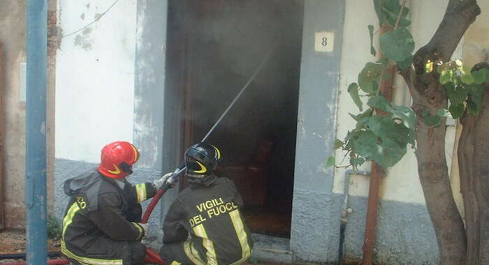 Incendio in abitazione in Calabria, morta disabile