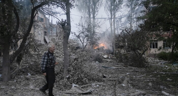 Kiev, evacuati quasi 800 civili dal Donetsk in 24 ore