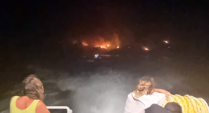 Maxi rogo Pantelleria: 30 soccorsi da Guardia costiera