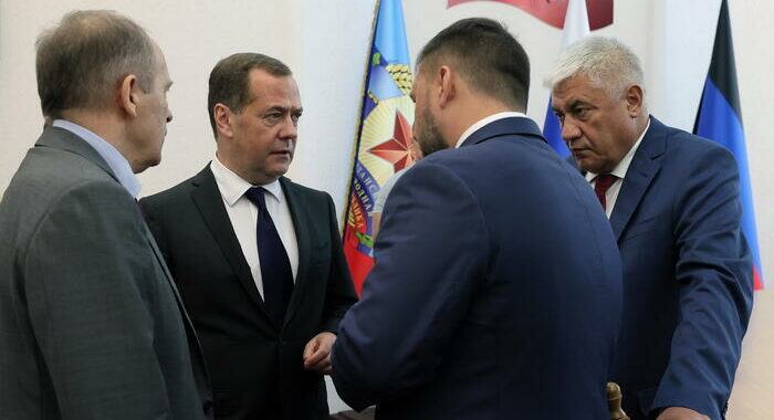 Medvedev agli europei, ‘alle urne punite i vostri governi’