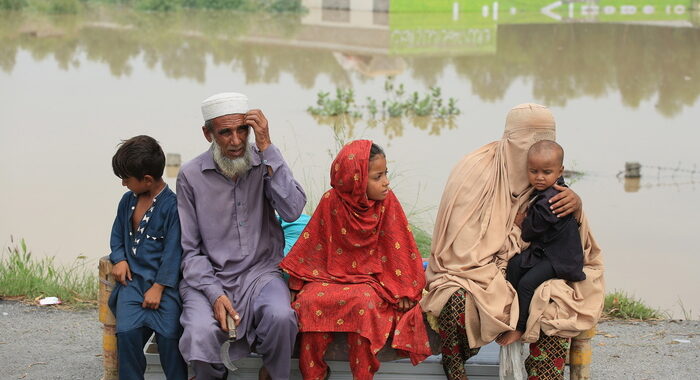 Mille morti per inondazioni in Pakistan, migliaia di evacuati