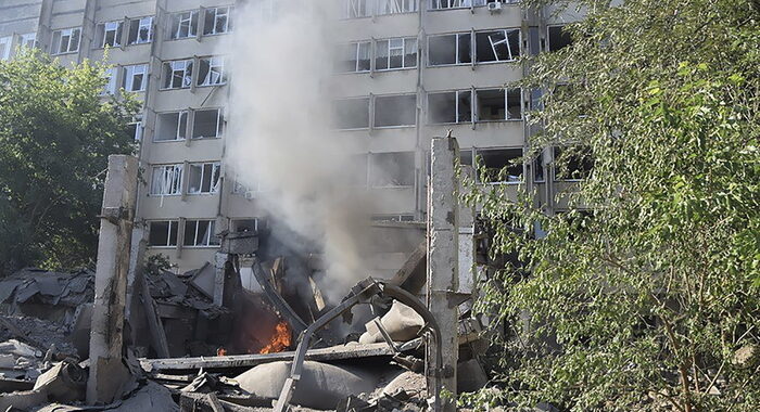 Ore di bombardamenti su Mykolaiv, morti e feriti