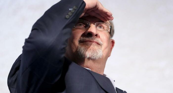 Rushdie: Blinken accusa, Teheran nega legami con aggressore