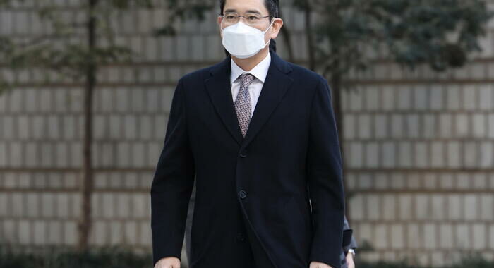 Samsung, erede del gruppo Lee graziato dopo condanna corruzione