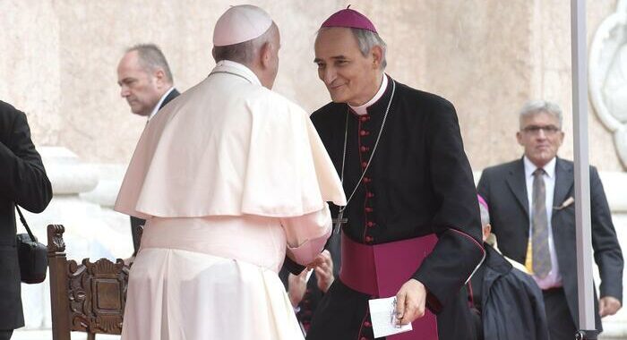 “Andate a votare”. Il Papa accorcia la visita a Matera