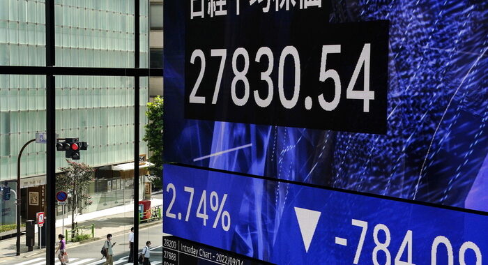 Borsa: Tokyo, apertura in calo (-0,90%)