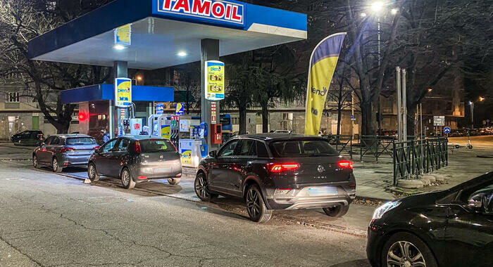 Carburanti, taglio 30 cent/litro prorogato al 17 ottobre