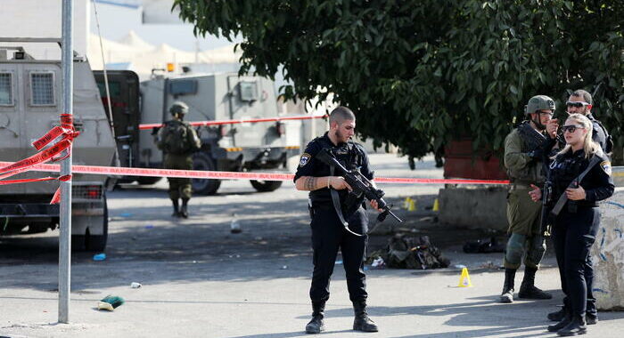 Cisgiordania: almeno 4 israeliani feriti in attacco