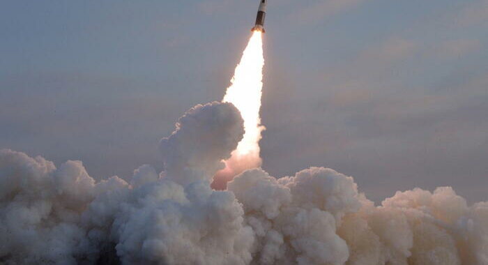 Corea del Nord lancia missile balistico verso Mare Orientale