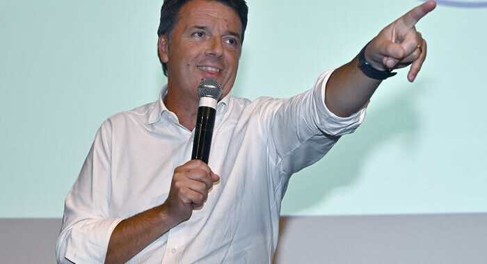 Elezioni: Renzi, sfida a 4, serve confronto pubblico in tv