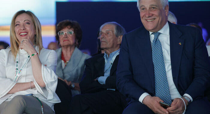 Giornata di lavoro per Meloni, vede i suoi e poi Antonio Tajani