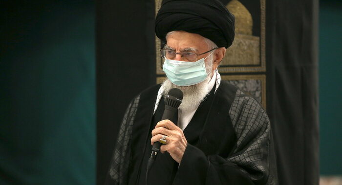 Guida suprema iraniana Khamenei riappare in pubblico