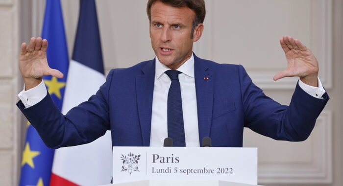 Macron ai francesi, ‘sobrietà per evitare razionamenti’
