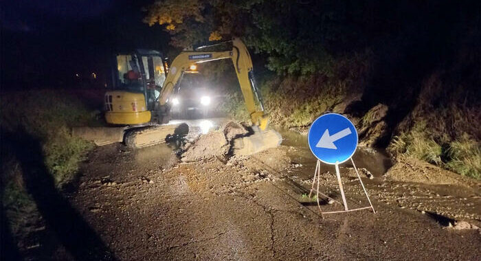 Maltempo: ricerche notturne dispersi senza esito, proseguono