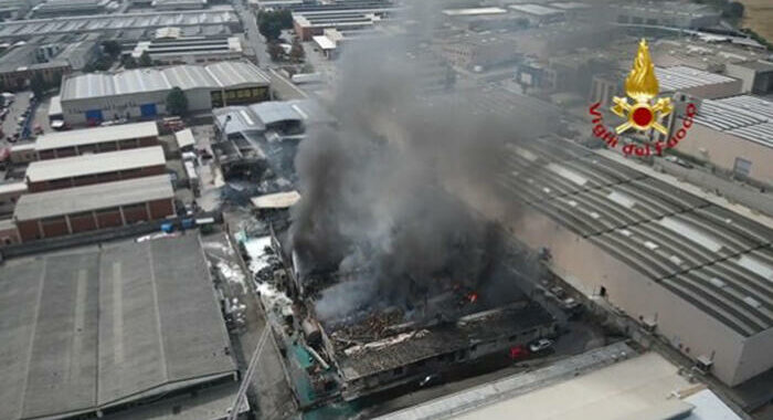Maxi-incendio, sindaco: ‘Incendio domato, non ancora spento’
