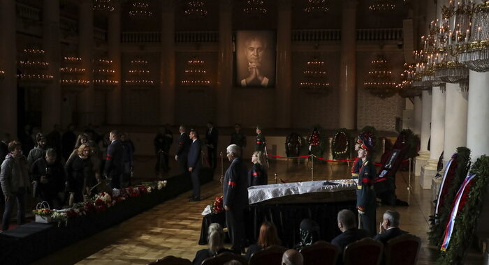 Medvedev alla cerimonia d’addio a Gorbaciov