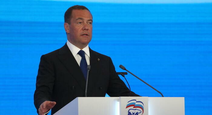 Medvedev, arsenale nucleare garanzia per preservare Russia