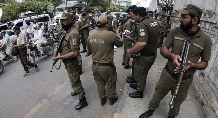 Orrore in Pakistan, ‘stuprata e uccisa da 22 uomini’