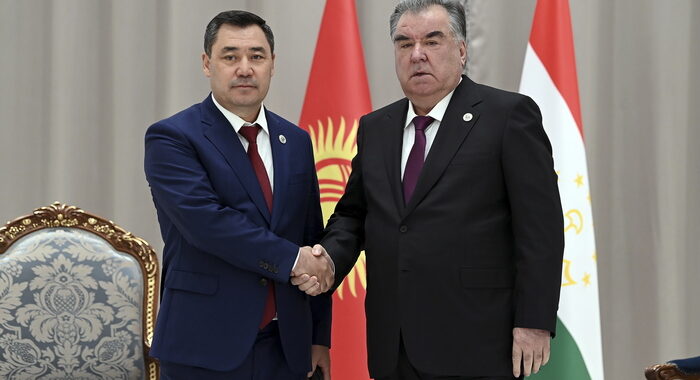 Presidenti kirghizo e tagiko ordinano ritiro truppe