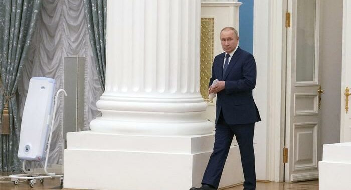 Putin, ‘fallita aggressione finanziaria-economica a Russia’