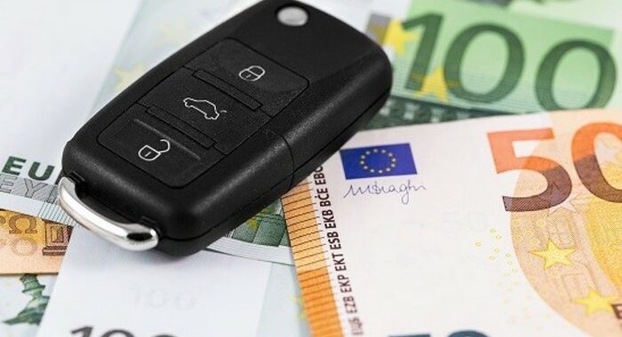 Rc auto: Ivass, -2,1% in secondo trimestre, cala a 353 euro