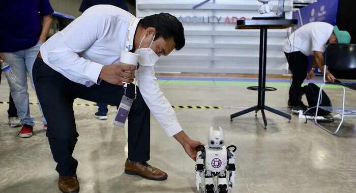 Robot a scuola di umorismo per interagire meglio con l’uomo