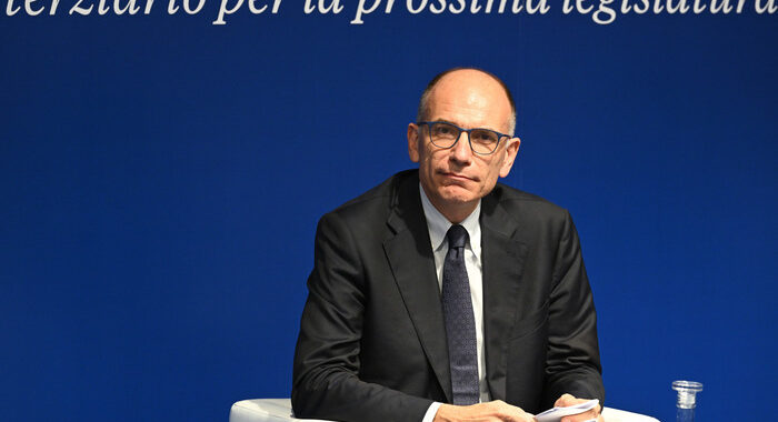Scatola ‘sospetta’ a Milano nei pressi luogo comizio Letta