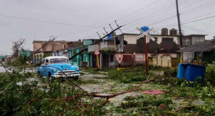 Tifone Ian spazza Cuba, isola resta senza energia elettrica