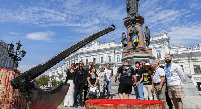 Ucraina: droni kamikaze russi colpiscono il centro di Odessa