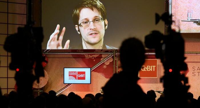 Usa, cittadinanza russa a Snowden? Non cambia nulla