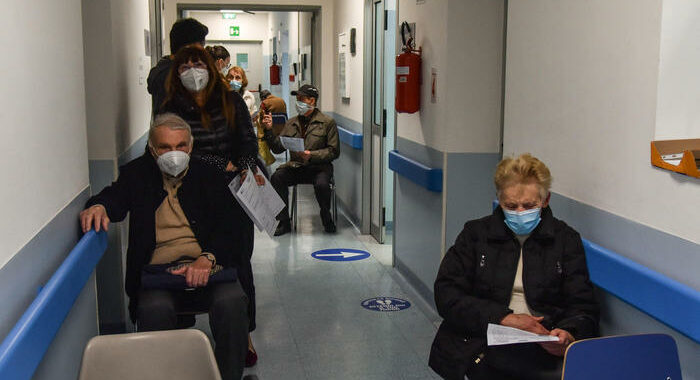 Vaccini: Magrini (Aifa),da lunedì prenotazioni con bivalenti