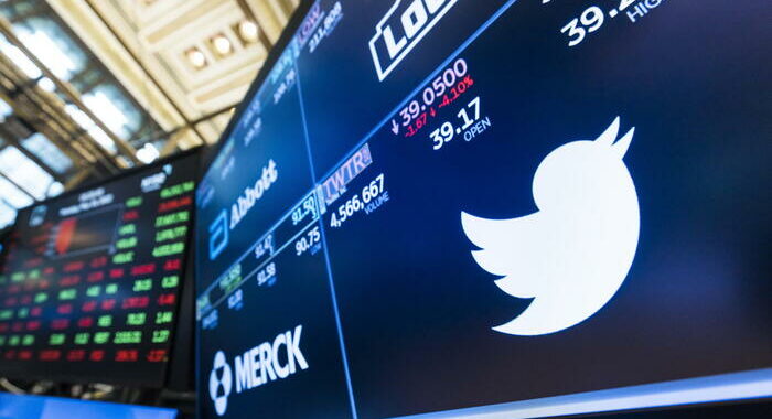 Wsj,Twitter pagò 7 mln a ‘talpa’ che poi ha accusato società