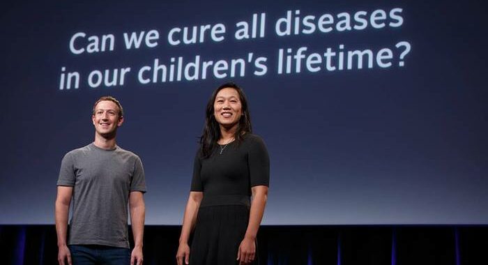 Zuckerberg aspetta terzo figlio, posta foto con la moglie