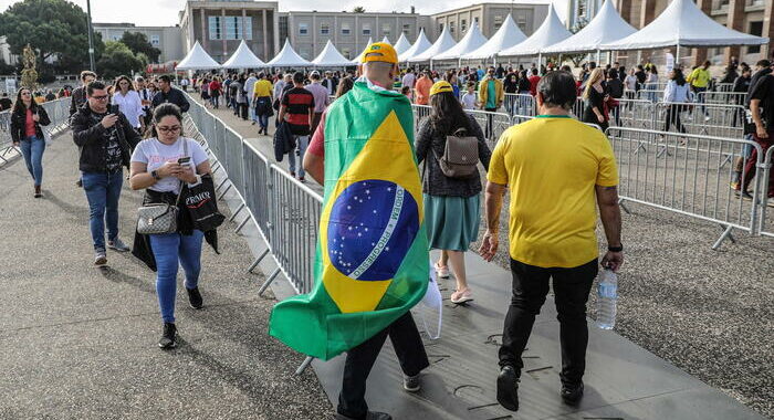 Al via il ballottaggio in Brasile tra Lula e Bolsonaro