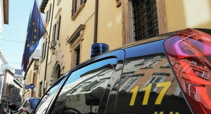 Arrestato ex primario per corruzione, tangenti per protesi