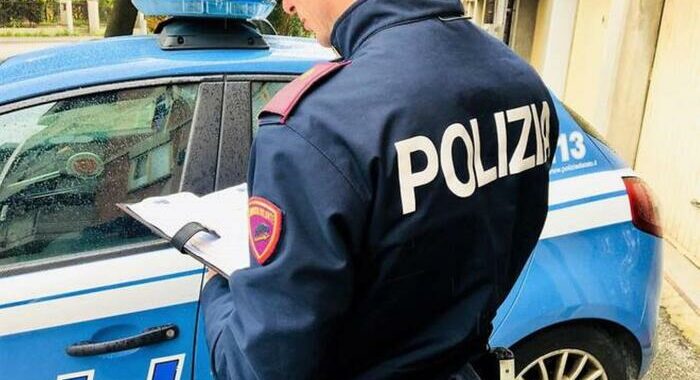 Blitz contro prof a Bari, arrestato parente alunna