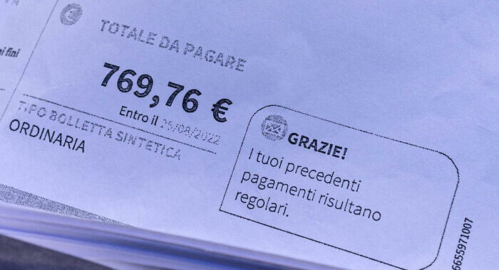 Bollette: contro società energia scatta denuncia in Procura