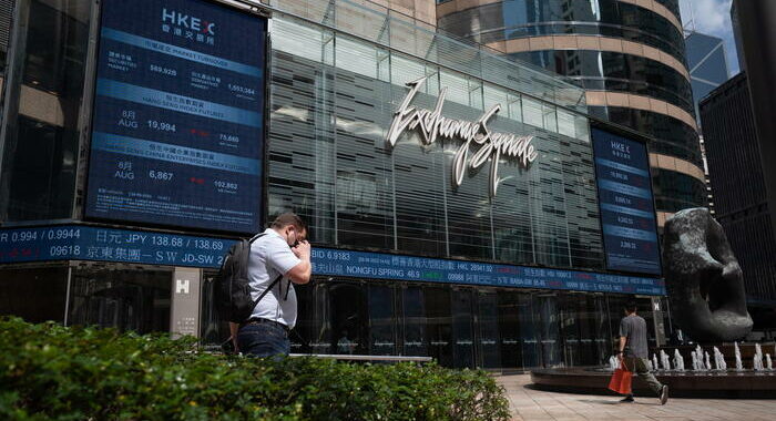 Borsa: Hong Kong negativa, apre a -0,13%