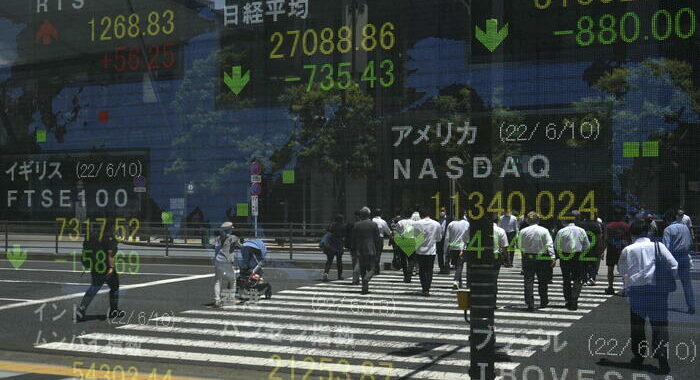 Borsa: Tokyo, apertura in calo (-0,97%)