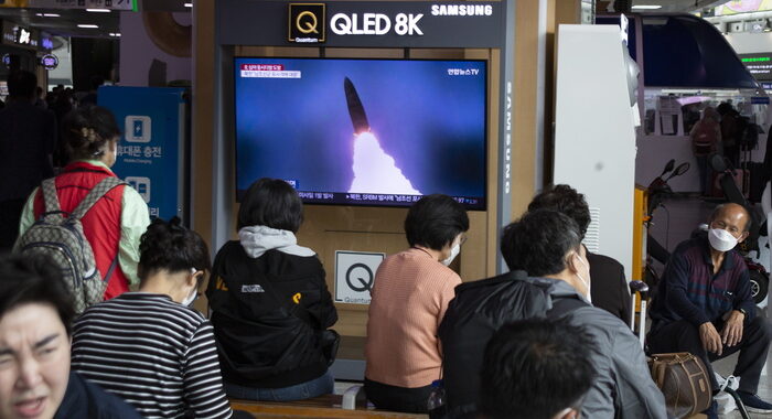 Corea del Nord, lanciato missile verso il Mar del Giappone