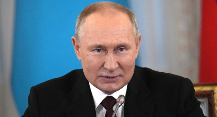 Cremlino, l’Ue pagherà il rifiuto dell’energia russa per 20 anni