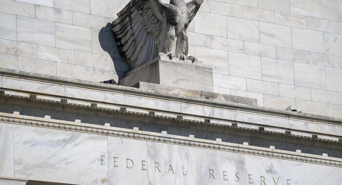 Fed: inflazione elevata, economia cresce ma in modo modesto