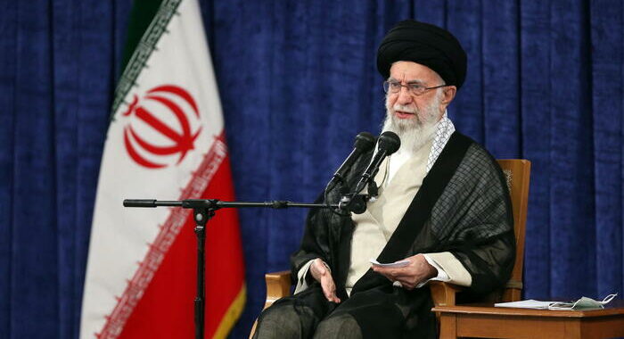 Khamenei, i nostri droni portano onore all’Iran