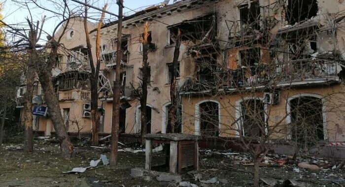 Kiev, 7 attacchi su Zaporizhzhia, ‘decine sotto le macerie’