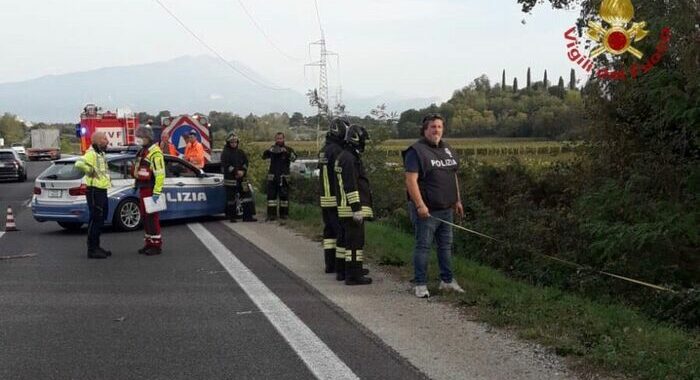 Morti ragazzi scomparsi sul Garda, l’auto in una scarpata