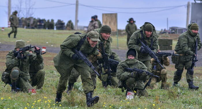Mosca, completata mobilitazione parziale per Ucraina