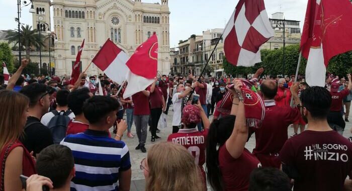 Reggina usò finto credito per pagare debiti, perquisizioni